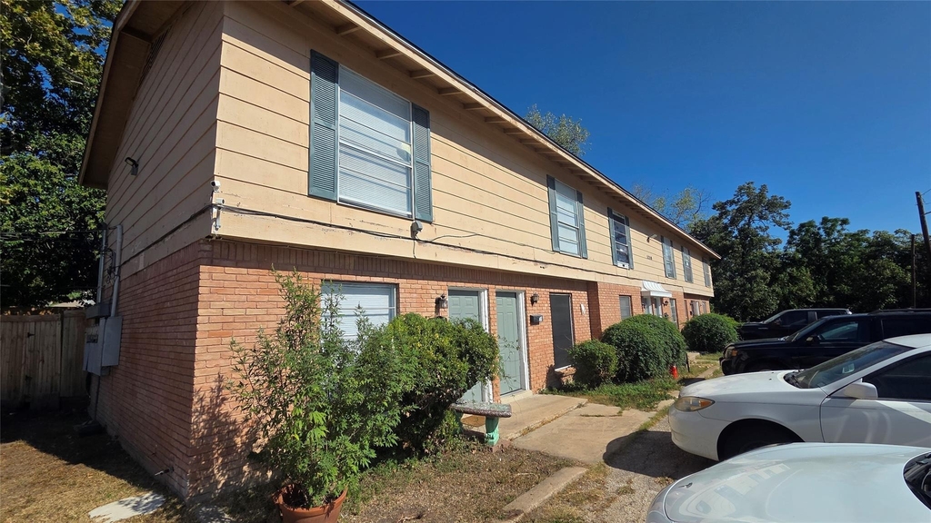5200 Lancaster Ct - Photo 0