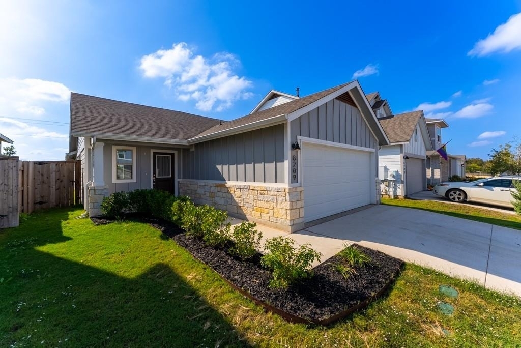 8209 Mckamy Dr - Photo 2