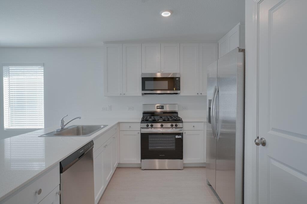 433 Whoopers Loop - Photo 2
