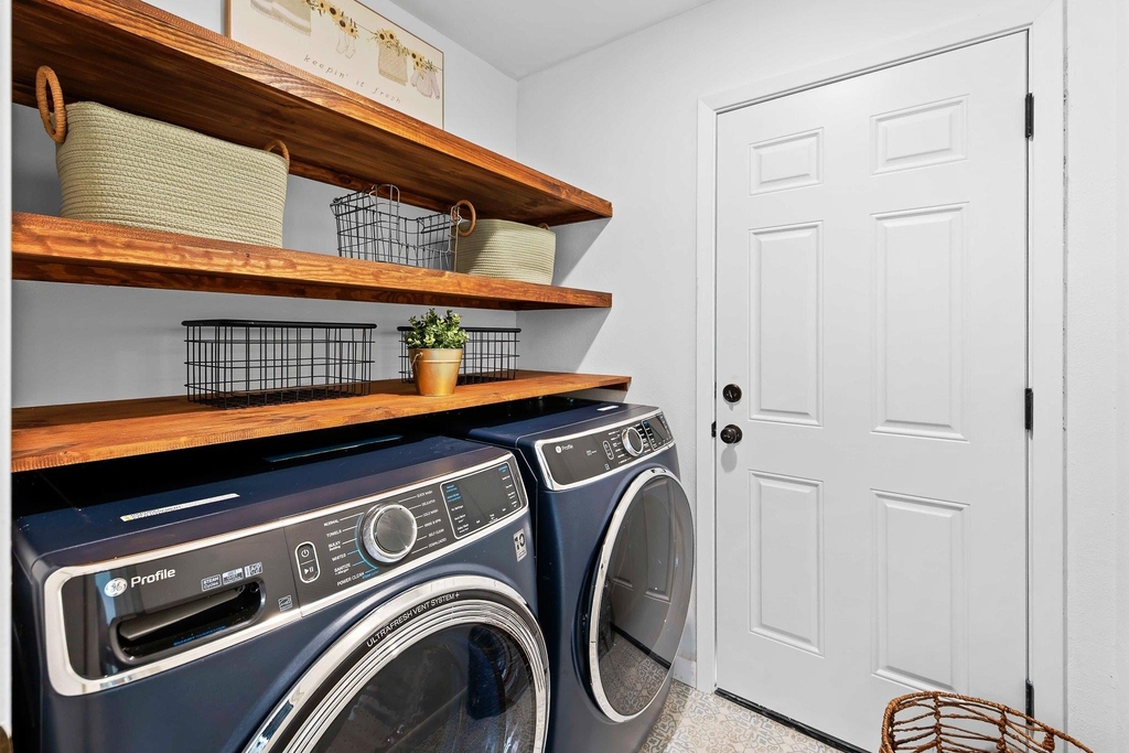8806 Ridgehill Dr - Photo 18