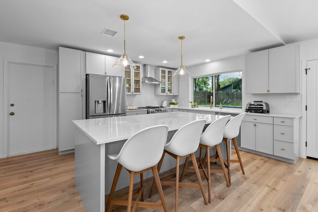 8806 Ridgehill Dr - Photo 4