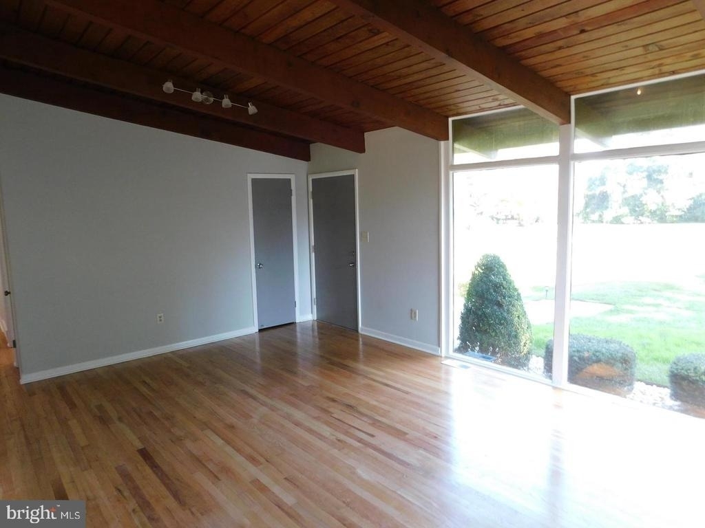 1242 S Governors Avenue - Photo 8