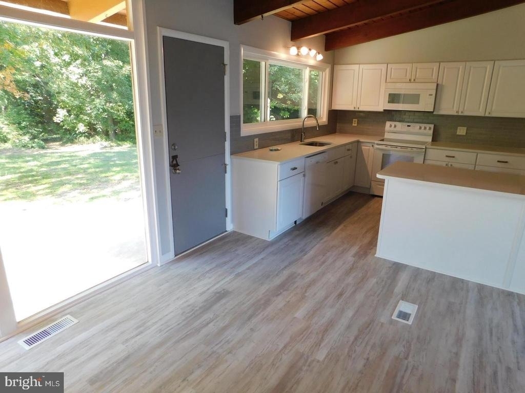 1242 S Governors Avenue - Photo 10