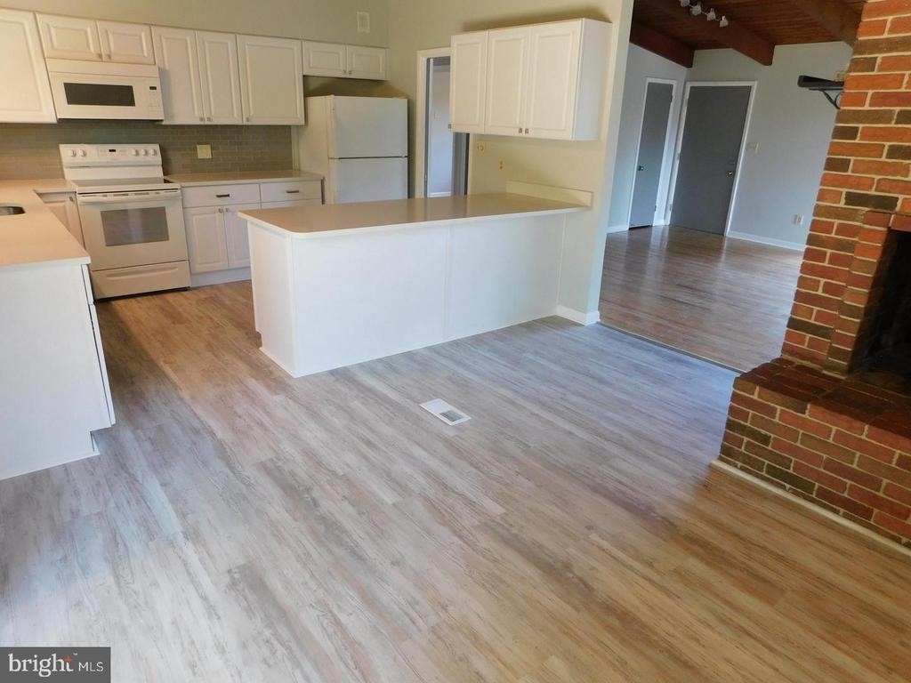 1242 S Governors Avenue - Photo 3