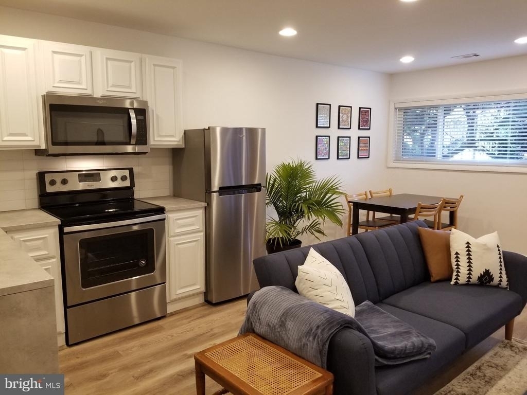 4601 6th Street Se - Photo 3