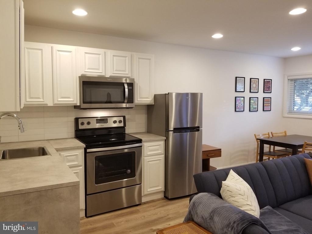 4601 6th Street Se - Photo 6