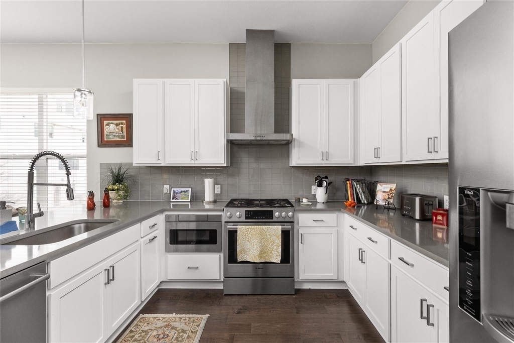 4325 Jackson Ave - Photo 11