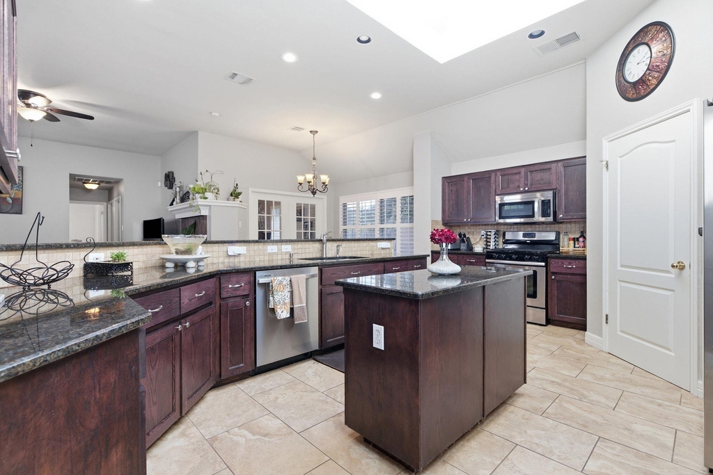 9005 Brimstone Ln - Photo 14