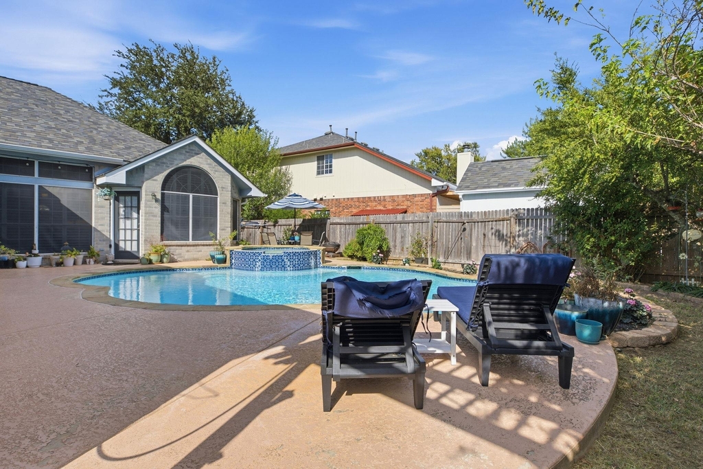 9005 Brimstone Ln - Photo 2