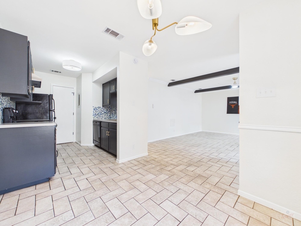 2907 Pearl St - Photo 3