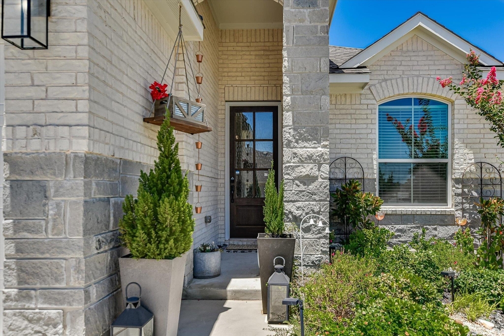972 Leaning Oak Ln - Photo 1