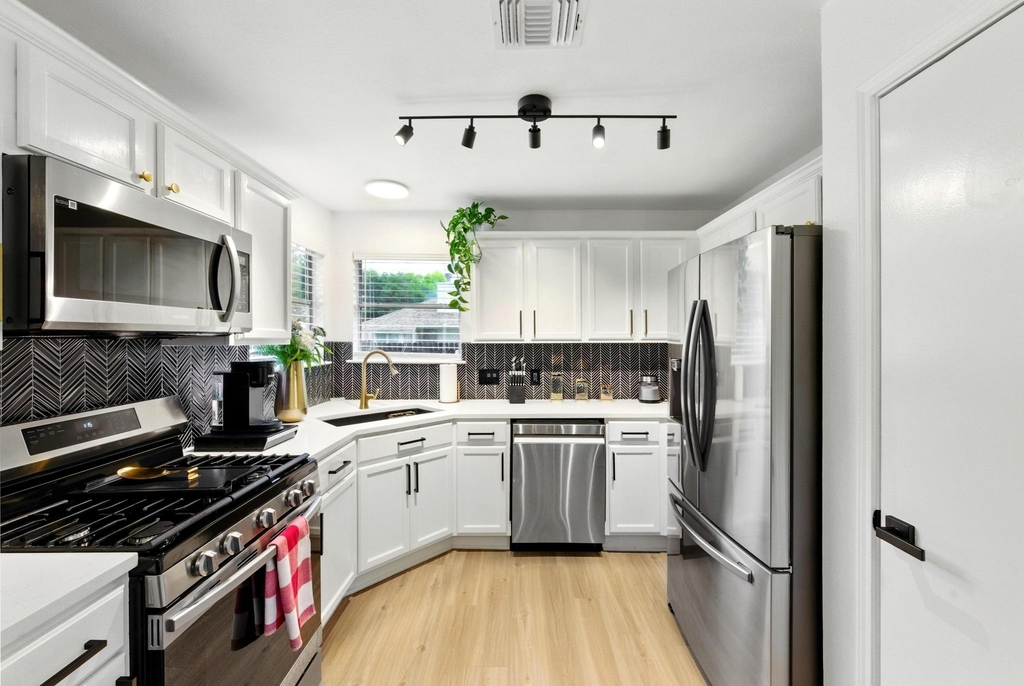 14510 Oliphant St - Photo 10