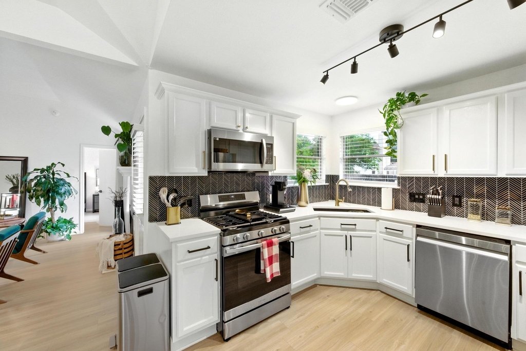 14510 Oliphant St - Photo 11