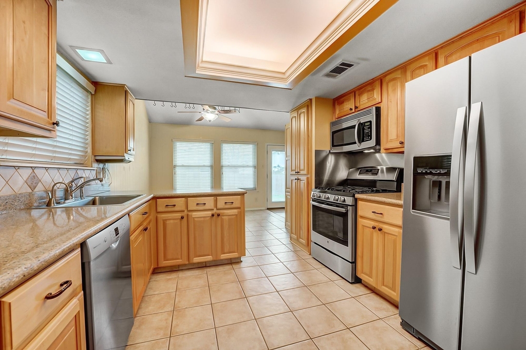 8001 Manassas Dr - Photo 5