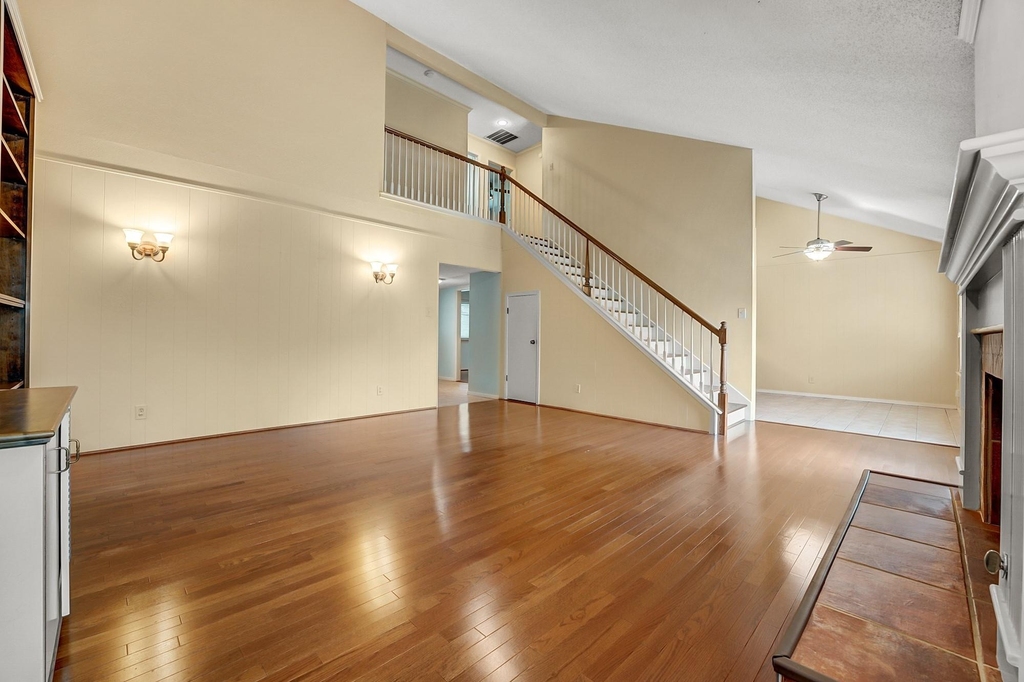 8001 Manassas Dr - Photo 15