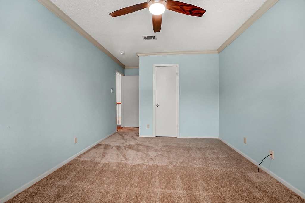 8001 Manassas Dr - Photo 26