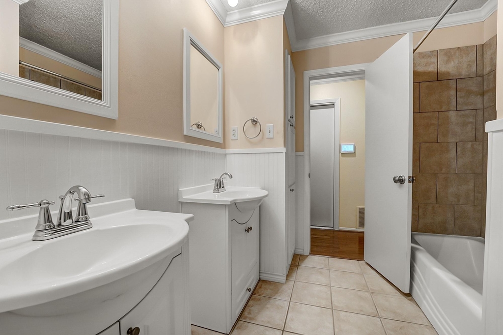 8001 Manassas Dr - Photo 19