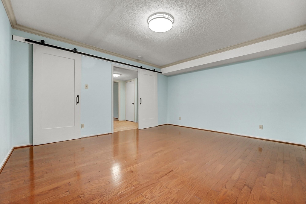 8001 Manassas Dr - Photo 11