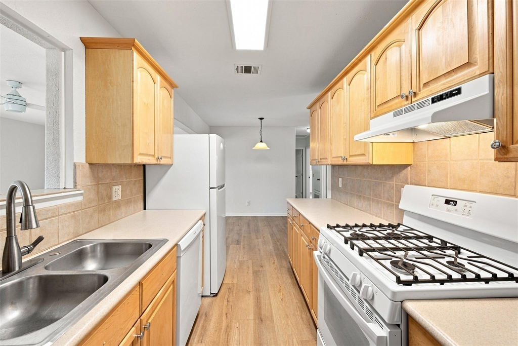 4908 Gladeview Dr - Photo 26