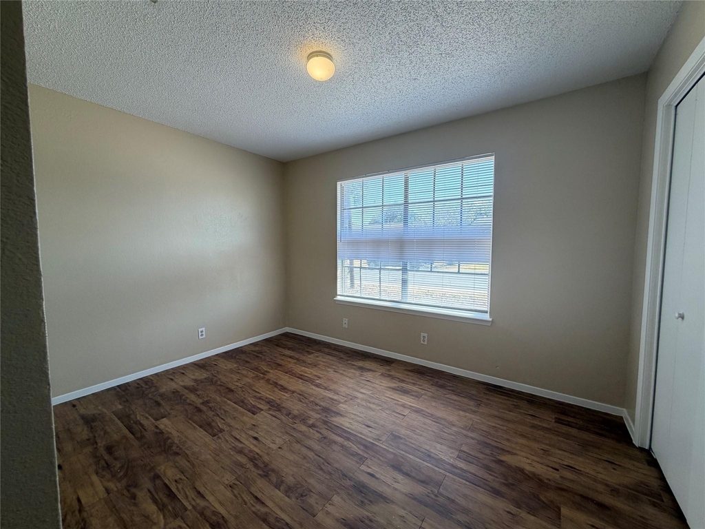 1004 Ridgemont St - Photo 12