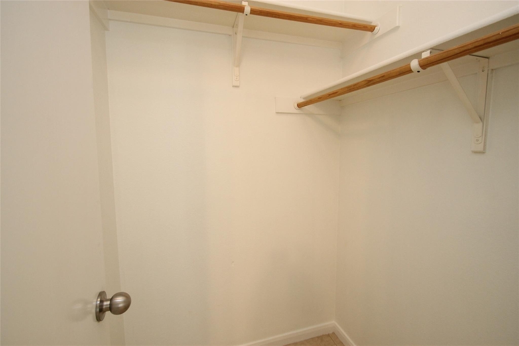 2817 Southampton Way - Photo 11