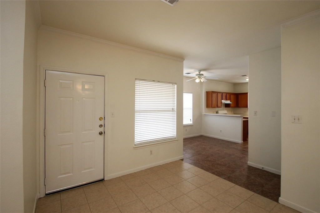 2817 Southampton Way - Photo 2