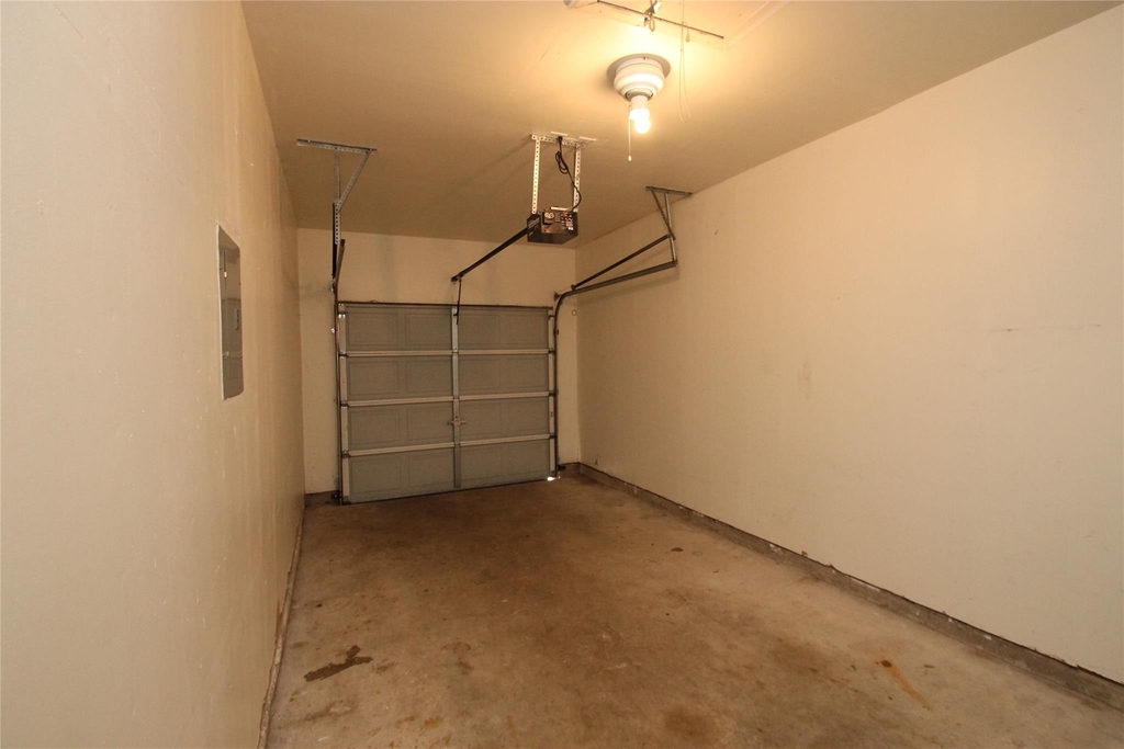 2817 Southampton Way - Photo 13