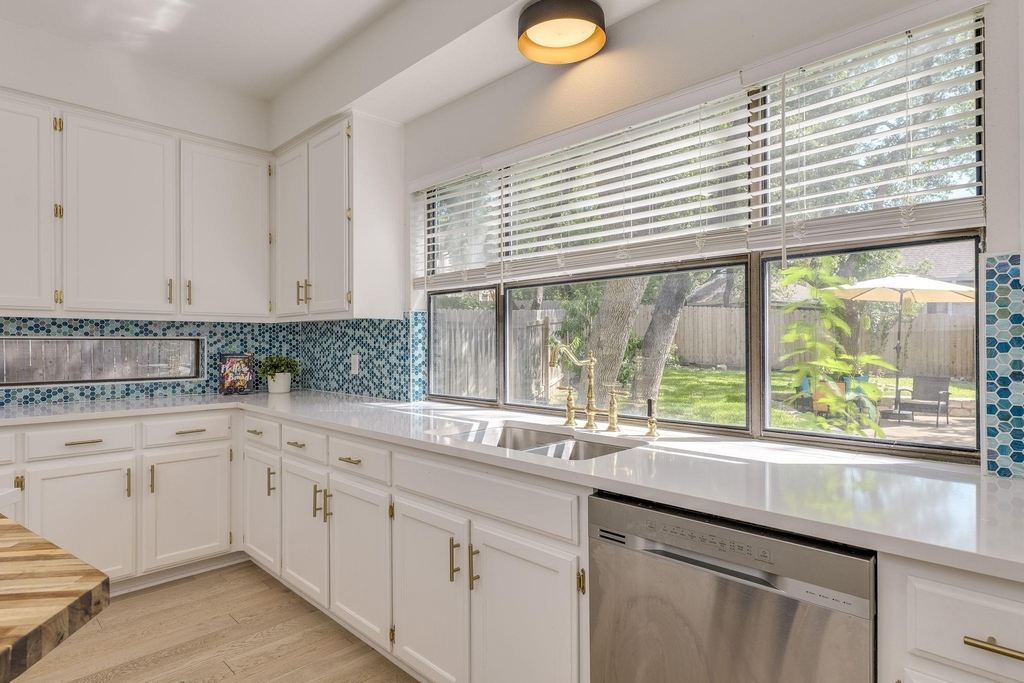 3914 Latimer Dr - Photo 18