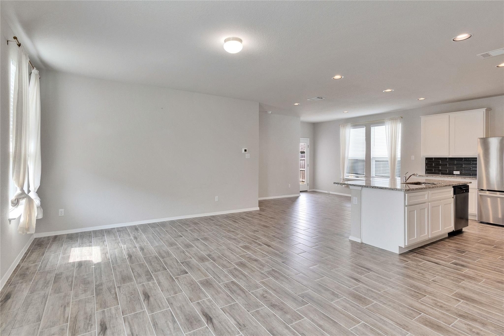 1105 Burin Dr - Photo 5