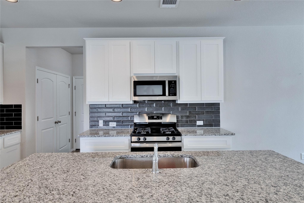 1105 Burin Dr - Photo 6
