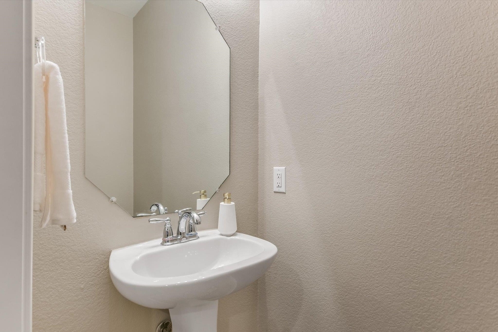 1310 W Parmer Ln - Photo 13