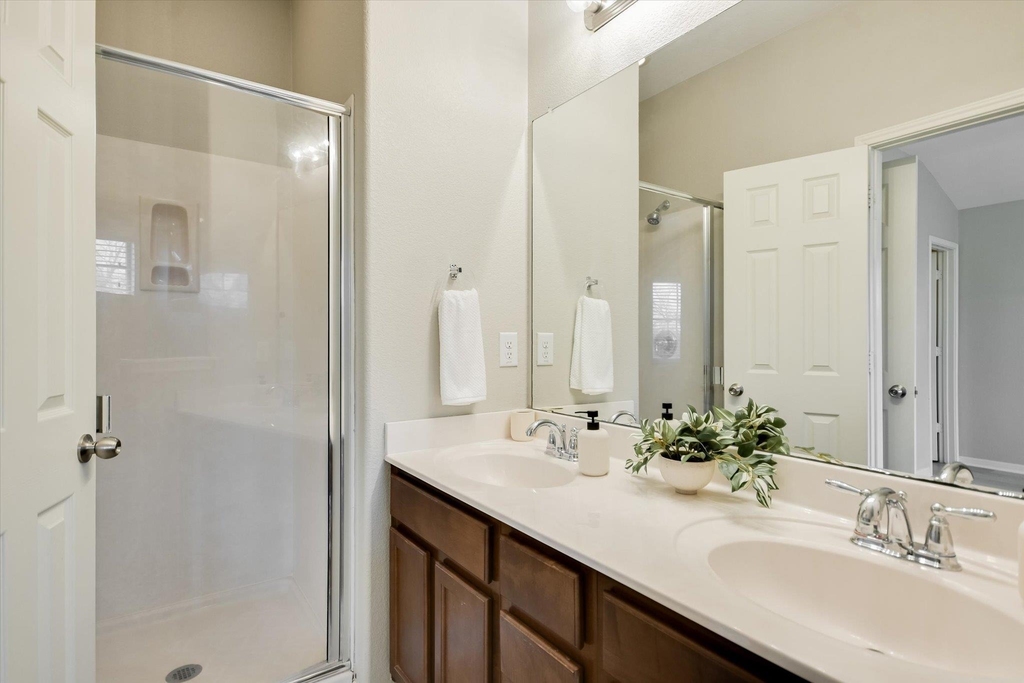 1310 W Parmer Ln - Photo 17