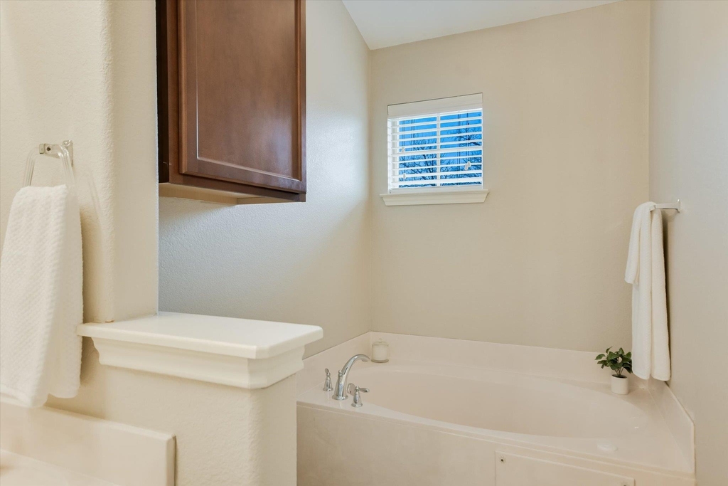 1310 W Parmer Ln - Photo 18