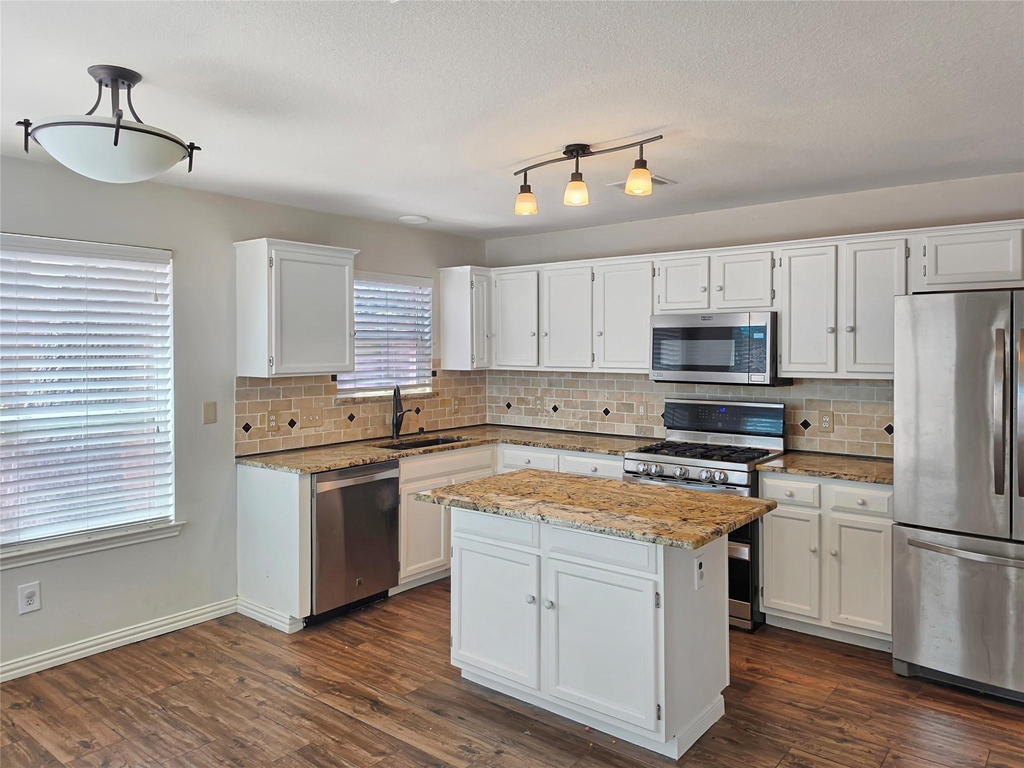 1411 Waldrop Cv - Photo 2