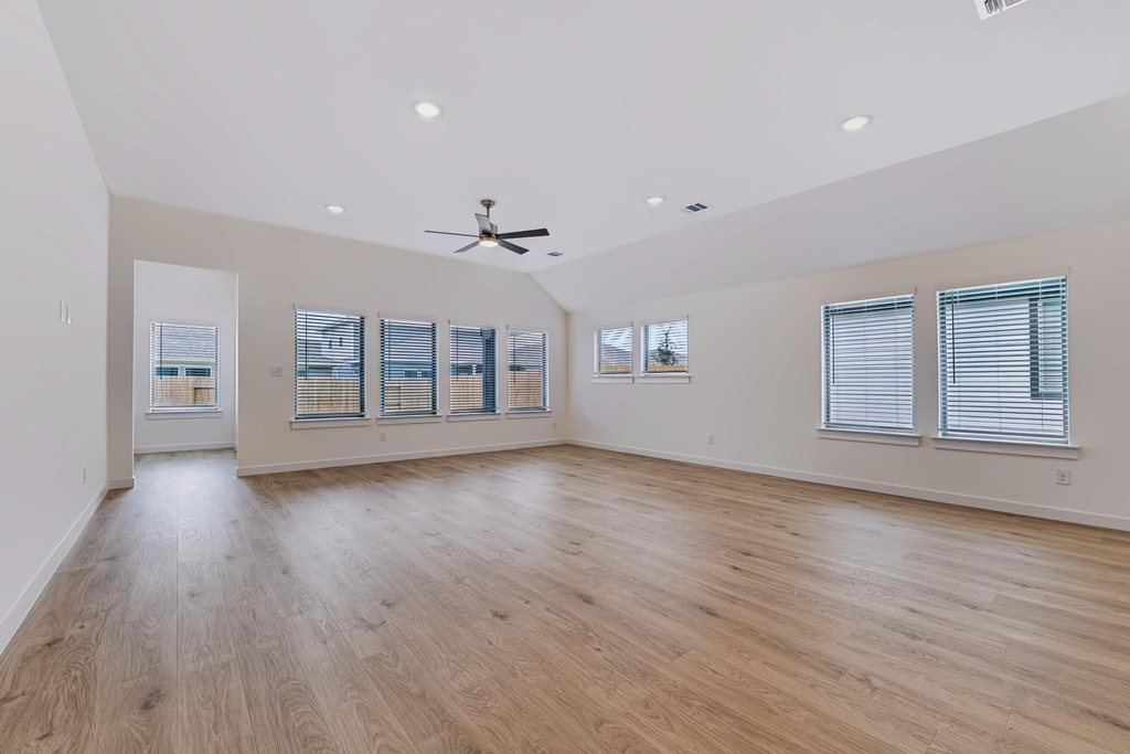 210 Melrose St - Photo 9