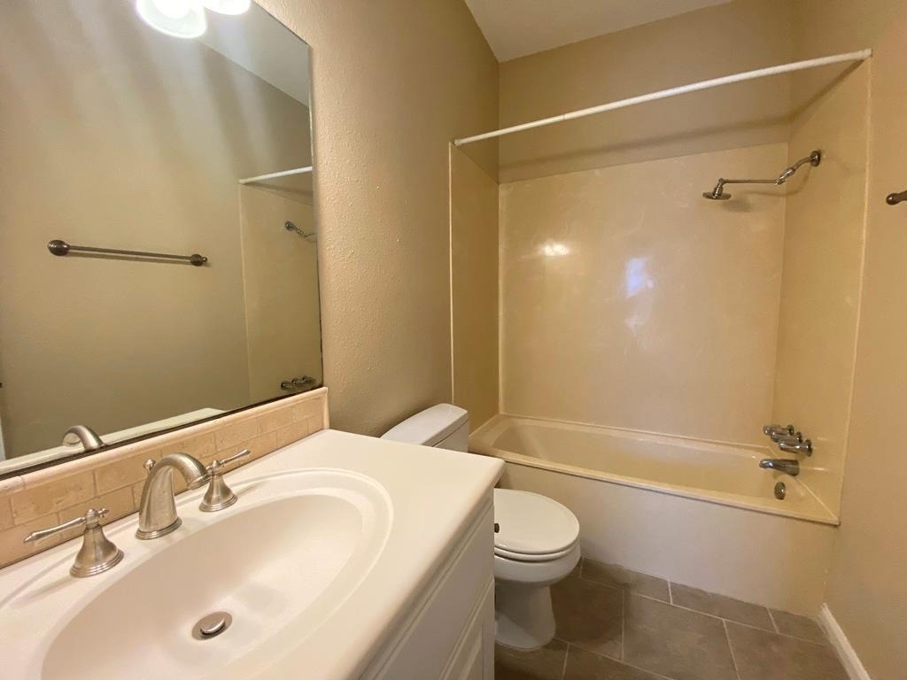 1307 Kinney Ave - Photo 16
