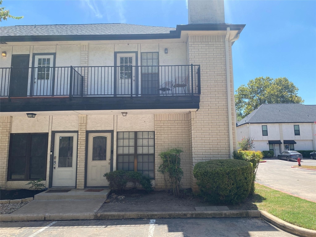 1307 Kinney Ave - Photo 1