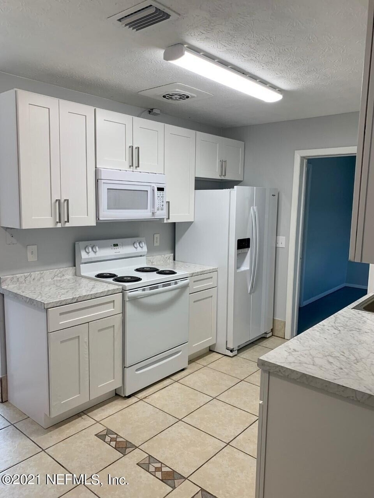 8009 Arble Drive - Photo 2