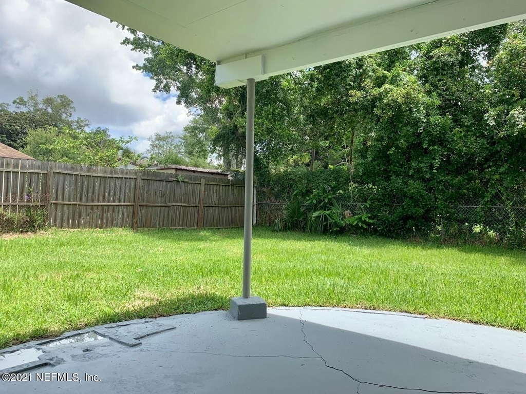 8009 Arble Drive - Photo 11