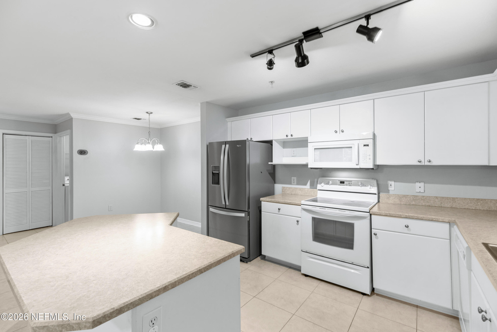 3591 Kernan Boulevard S - Photo 8