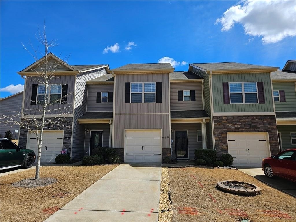 649 Oakside Place - Photo 0