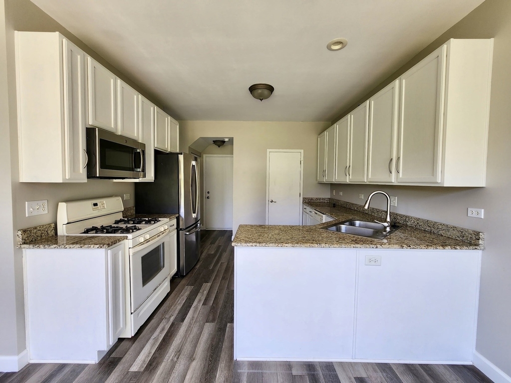 1904 Cobblestone Drive - Photo 8