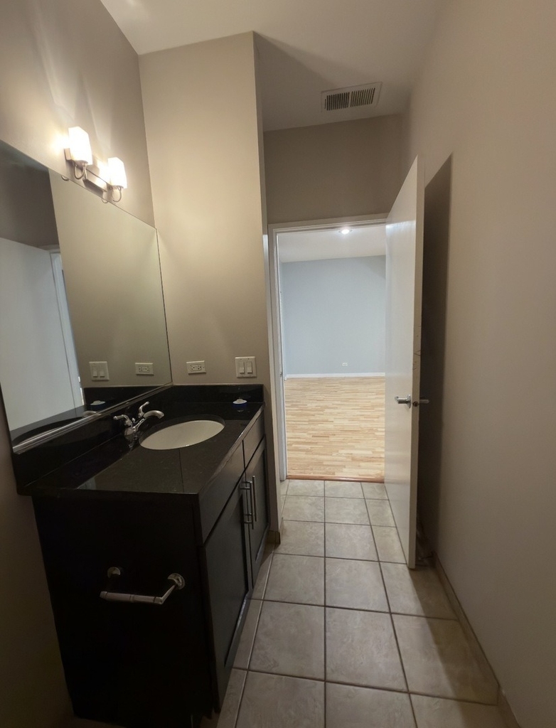 2240 W Madison Street - Photo 10