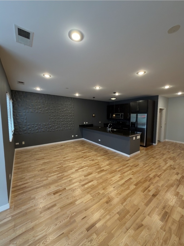 2240 W Madison Street - Photo 1