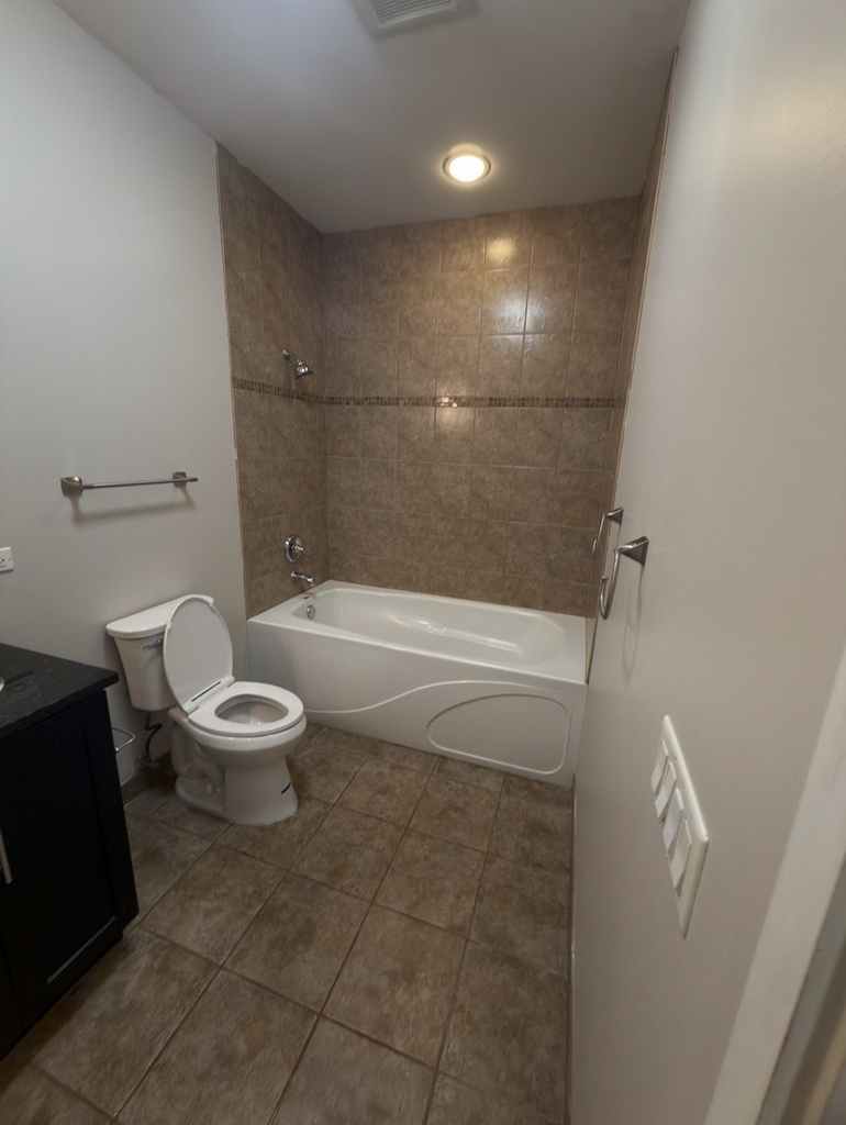 2240 W Madison Street - Photo 9