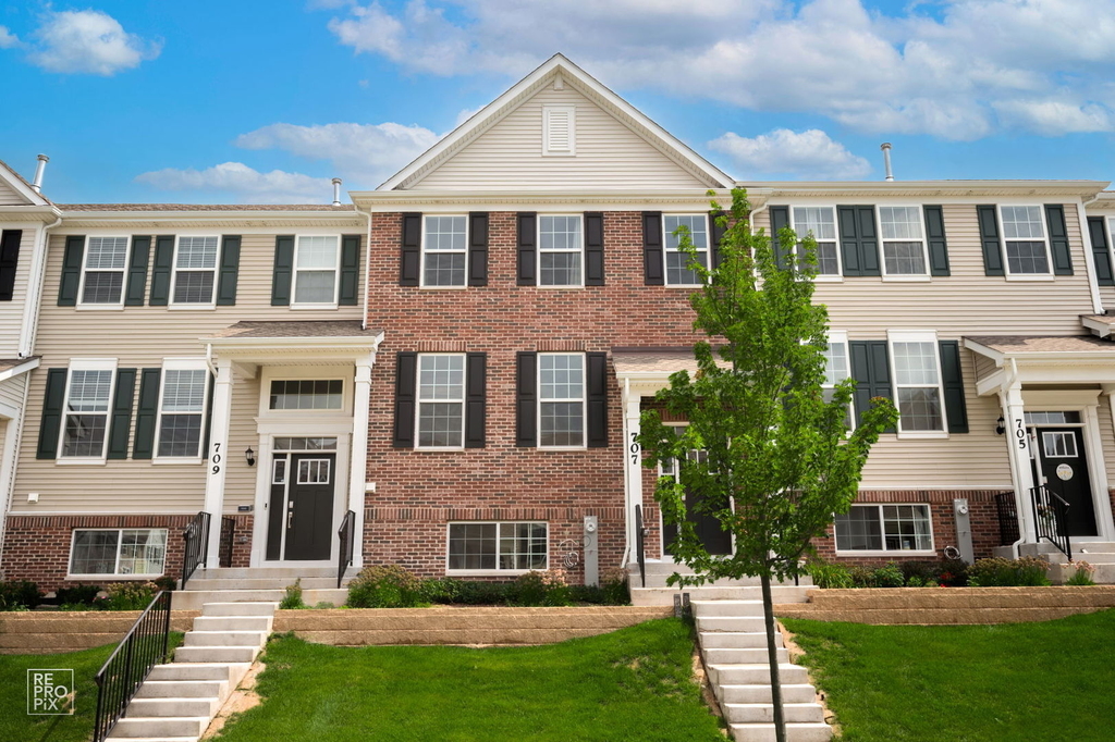 707 Neubauer Circle - Photo 0