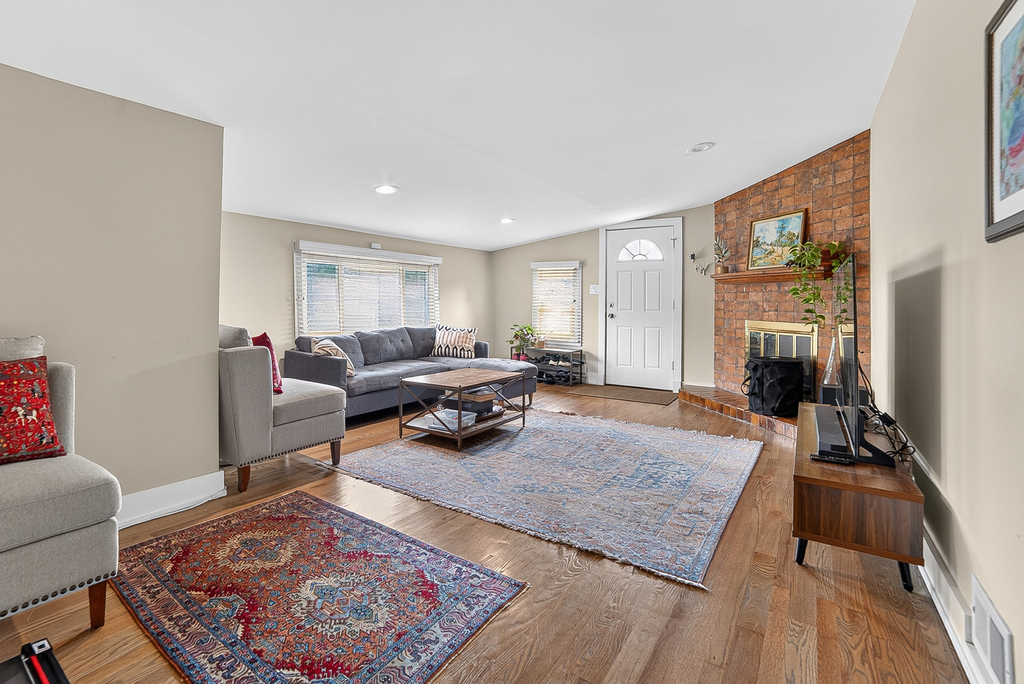 4615 Larch Avenue - Photo 6