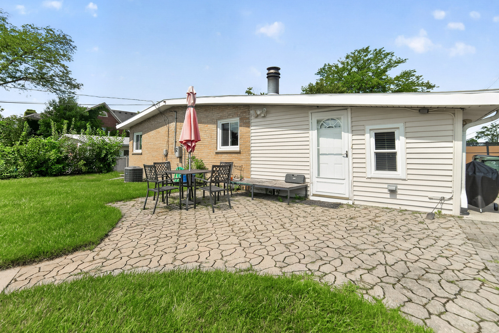 4615 Larch Avenue - Photo 17