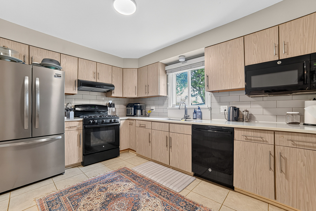 4615 Larch Avenue - Photo 5
