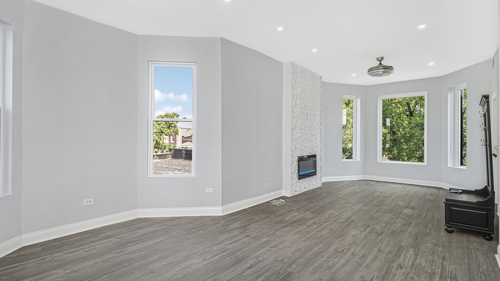 3227 W Beach Avenue - Photo 2